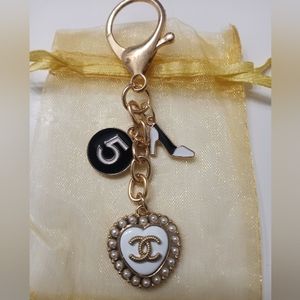 Luxury charm white rhinestone heart button on an unbranded keychain